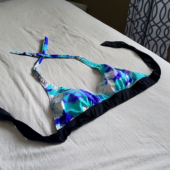 Bikini top , in excellent condition .  Watercolor floral pattern. - Picture 1 of 4